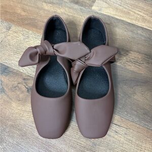 Brown Bow Flats